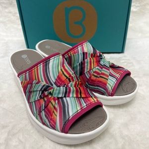 Bzees Smile ll Wavestripe Women’s Sandals Slides Various Sizes